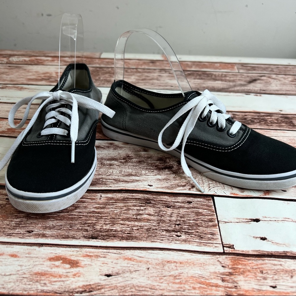 Vans Black / Grey Two-tone Size men's 7 / women's 8.5